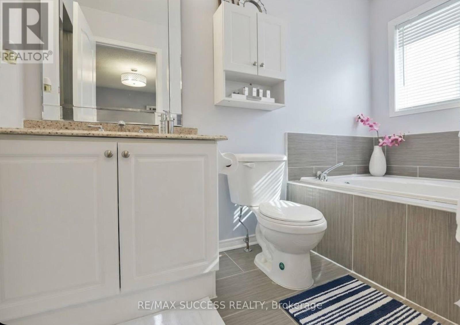 5854 Delle Donne Drive, Mississauga, Ontario  L5M 6R8 - Photo 6 - W12830492