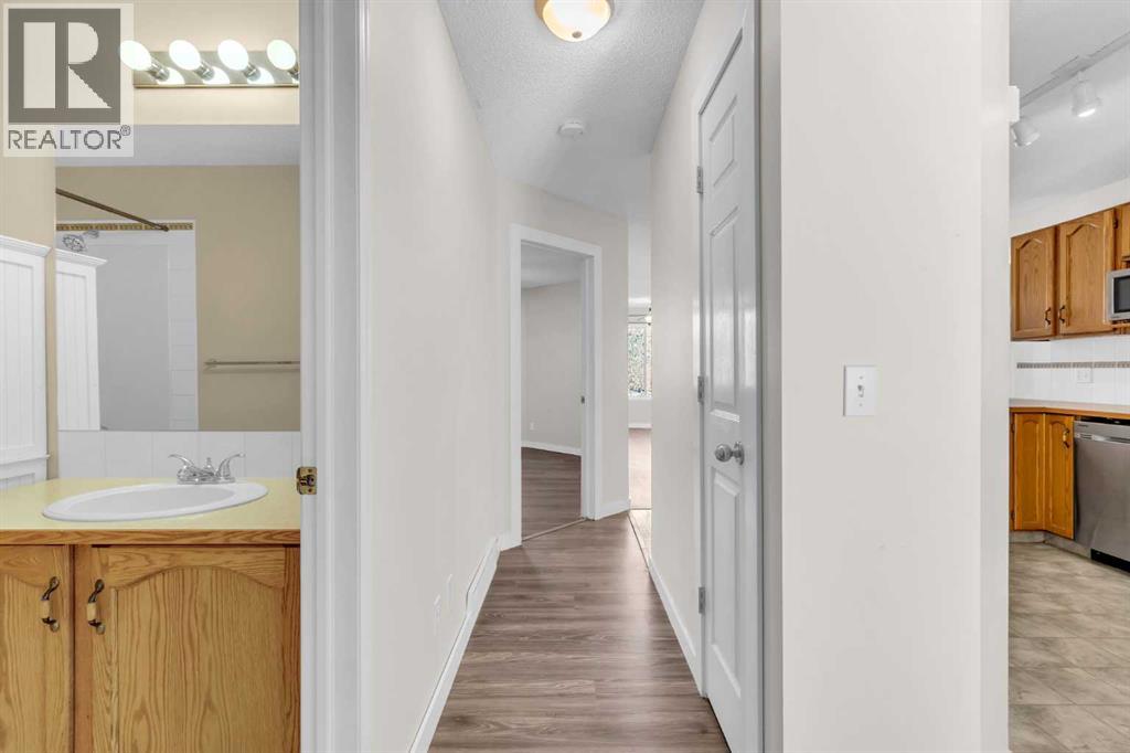 110 West Creek Bay, Chestermere, Alberta  T1X 1K7 - Photo 12 - A2262218