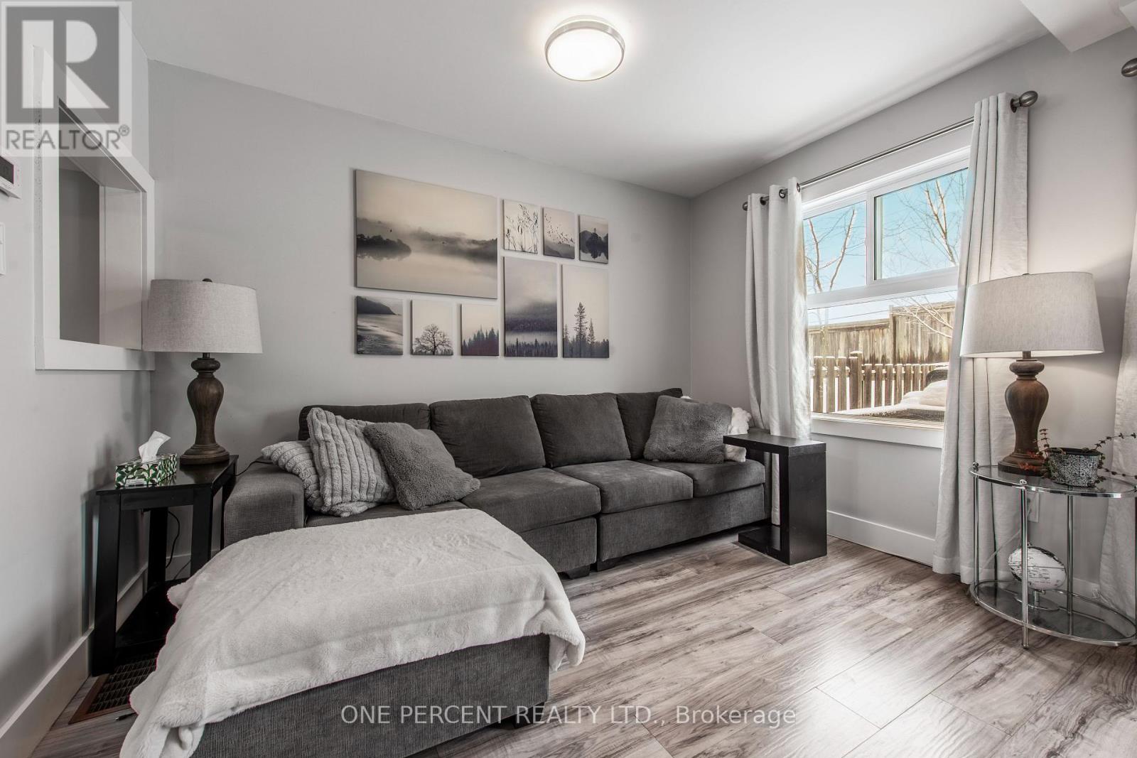 67 Hawthorne Crescent, Barrie, Ontario  L4N 9Y8 - Photo 4 - S12830512