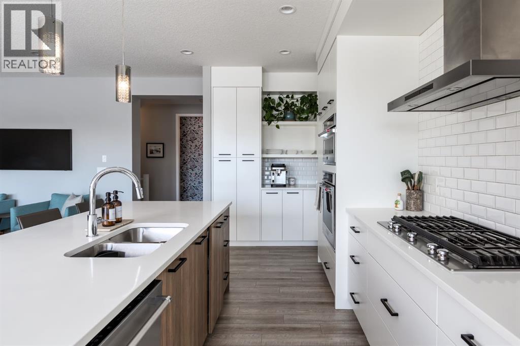 21 West Grove Mews Sw, Calgary, Alberta  T3H 2B1 - Photo 8 - A2288403