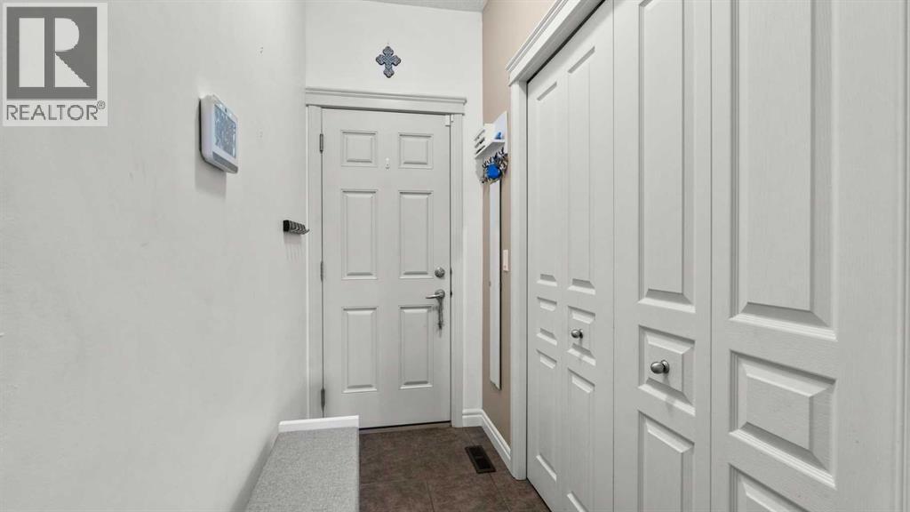 153 Heritage Bay, Cochrane, Alberta  T4C 0L5 - Photo 17 - A2288162