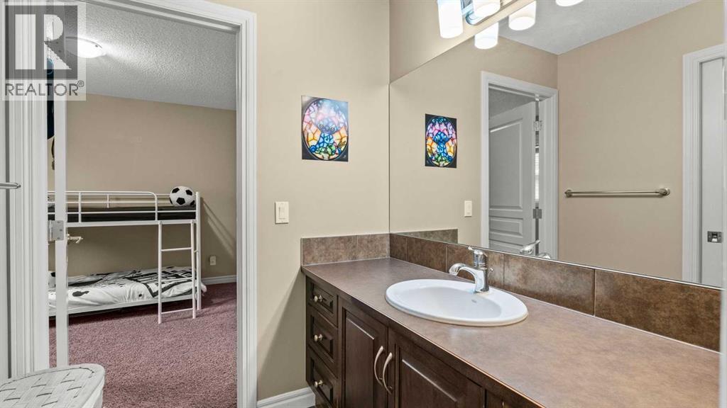 153 Heritage Bay, Cochrane, Alberta  T4C 0L5 - Photo 30 - A2288162