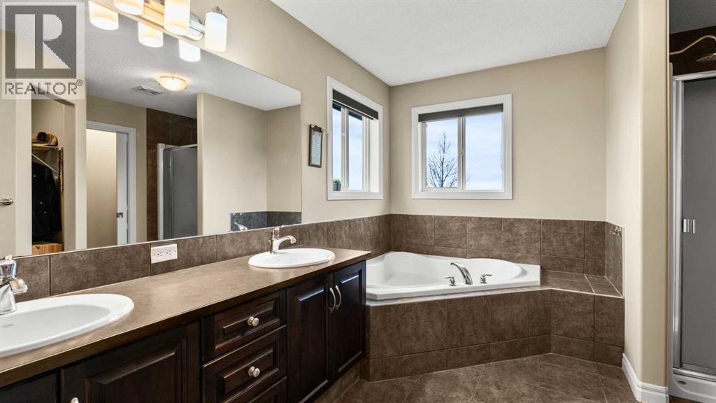 153 Heritage Bay, Cochrane, Alberta  T4C 0L5 - Photo 23 - A2288162