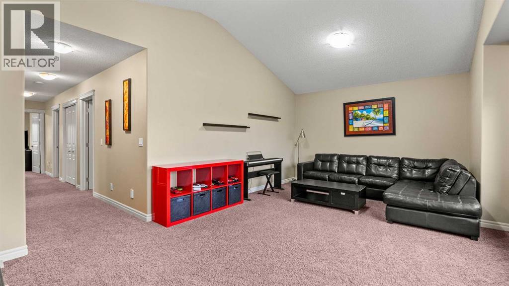 153 Heritage Bay, Cochrane, Alberta  T4C 0L5 - Photo 35 - A2288162