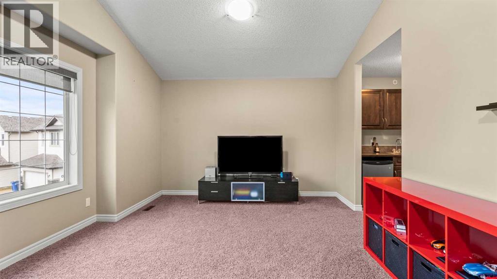 153 Heritage Bay, Cochrane, Alberta  T4C 0L5 - Photo 36 - A2288162