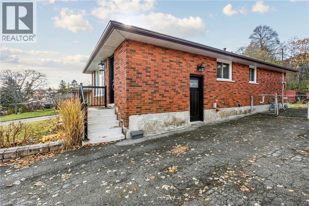 16 Green Meadow Way, Dundas, Ontario  L9H 3Z3 - Photo 4 - 40808456