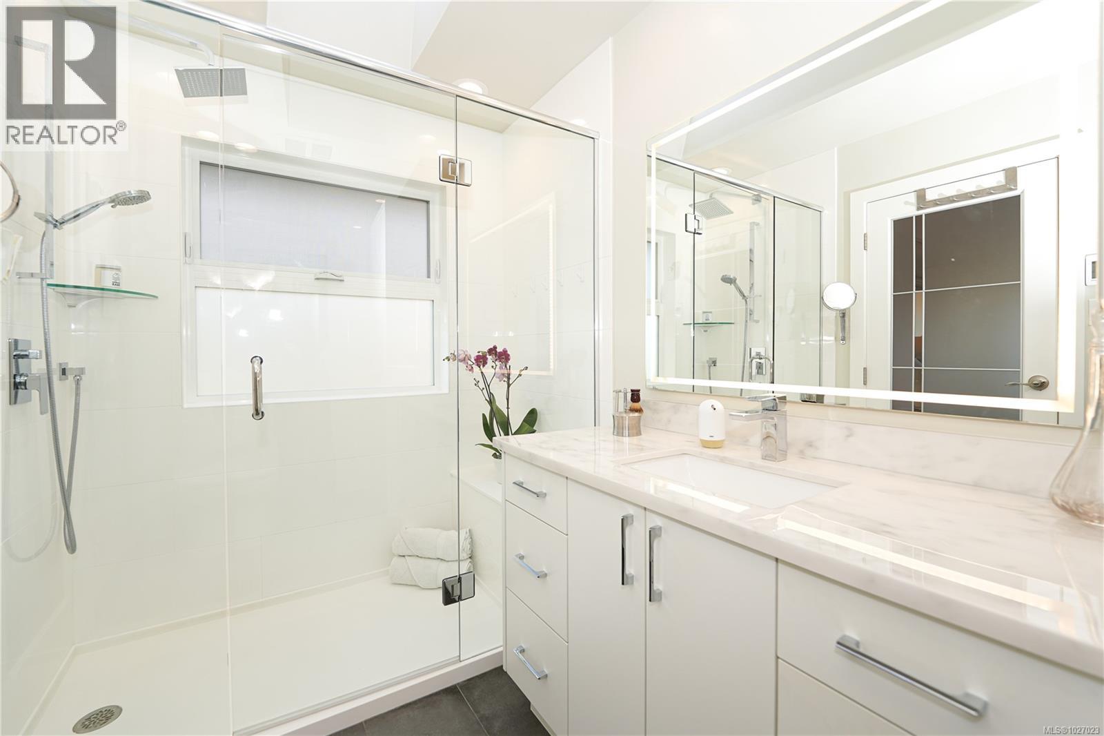 876 Verdier Ave, Central Saanich, British Columbia  V8M 1B9 - Photo 16 - 1027023