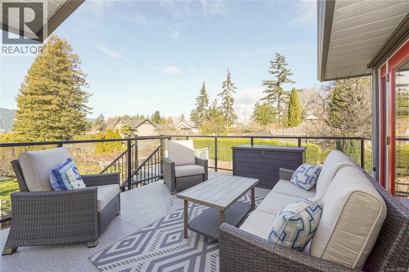 876 Verdier Ave, Central Saanich, British Columbia  V8M 1B9 - Photo 5 - 1027023