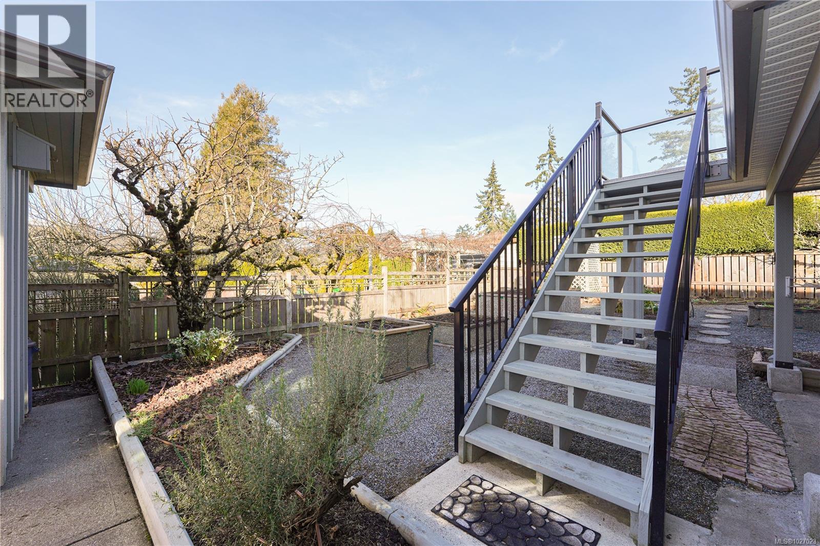 876 Verdier Ave, Central Saanich, British Columbia  V8M 1B9 - Photo 45 - 1027023