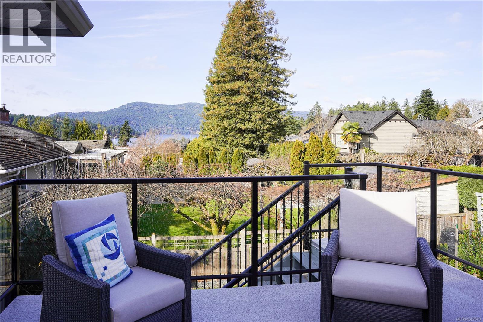 876 Verdier Ave, Central Saanich, British Columbia  V8M 1B9 - Photo 6 - 1027023