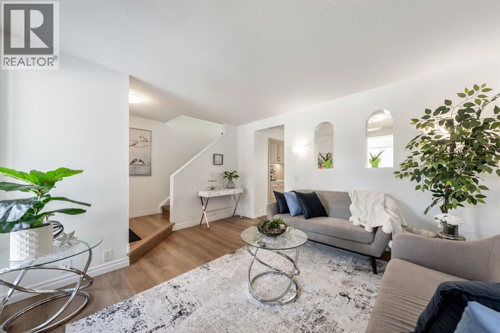 2213 Woodview Drive Sw, Calgary, Alberta  T2W 3N9 - Photo 4 - A2287944