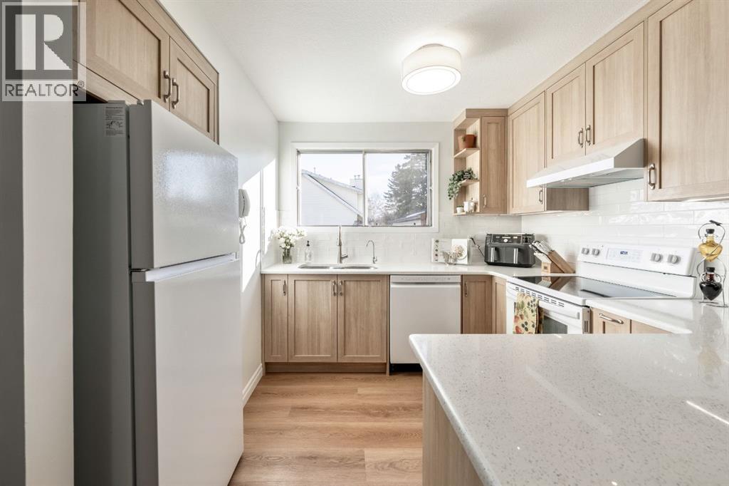 2213 Woodview Drive Sw, Calgary, Alberta  T2W 3N9 - Photo 6 - A2287944