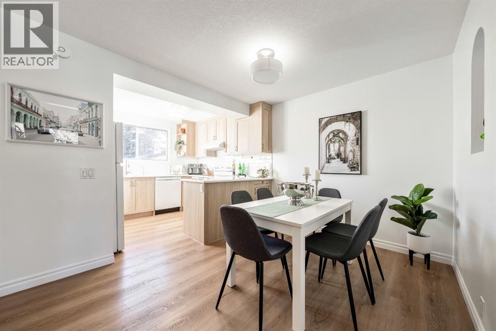 2213 Woodview Drive Sw, Calgary, Alberta  T2W 3N9 - Photo 13 - A2287944