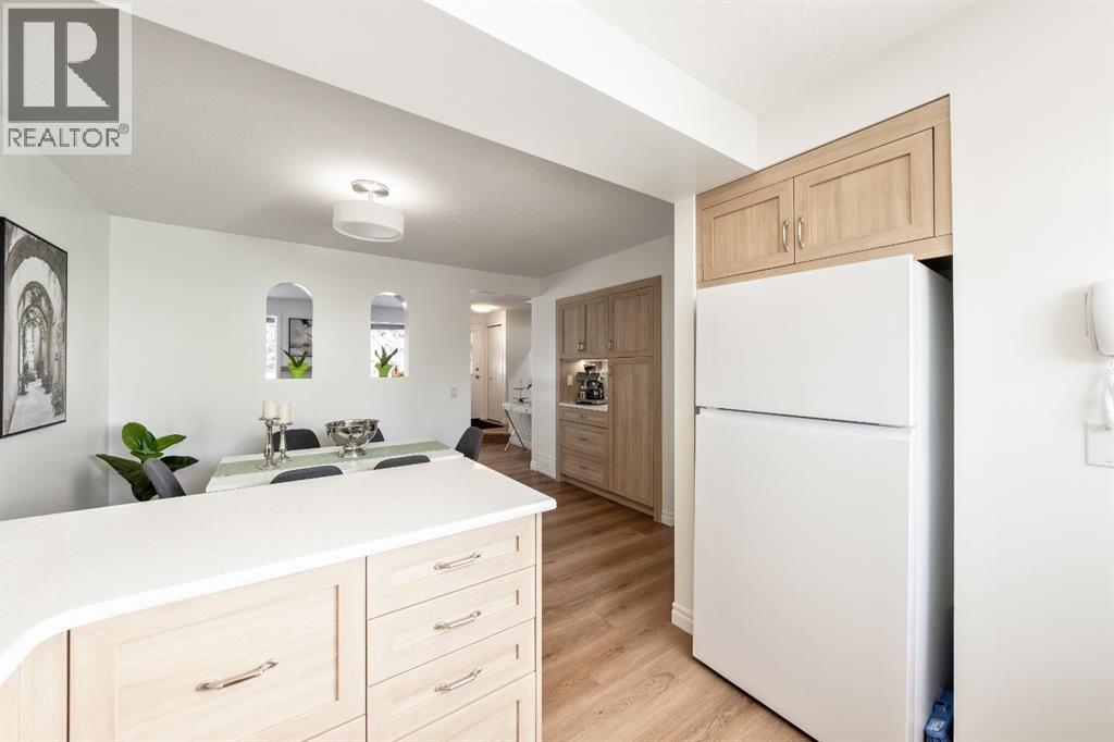 2213 Woodview Drive Sw, Calgary, Alberta  T2W 3N9 - Photo 9 - A2287944