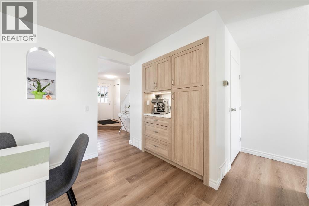 2213 Woodview Drive Sw, Calgary, Alberta  T2W 3N9 - Photo 10 - A2287944