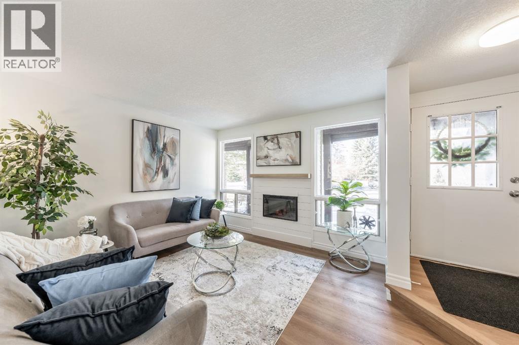 2213 Woodview Drive Sw, Calgary, Alberta  T2W 3N9 - Photo 3 - A2287944