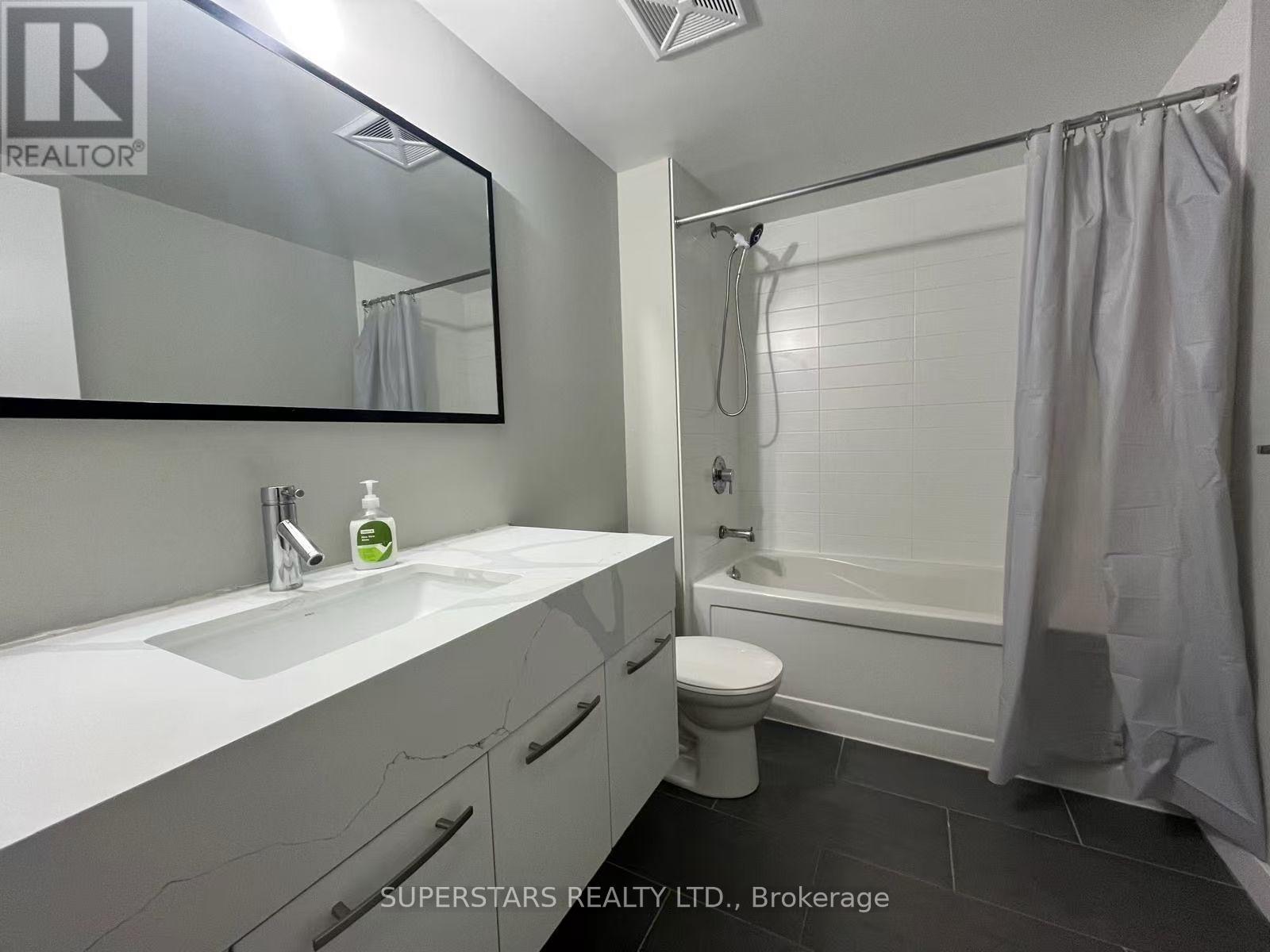 1101 - 126 Simcoe Street, Toronto, Ontario  M5H 4E6 - Photo 2 - C12830572