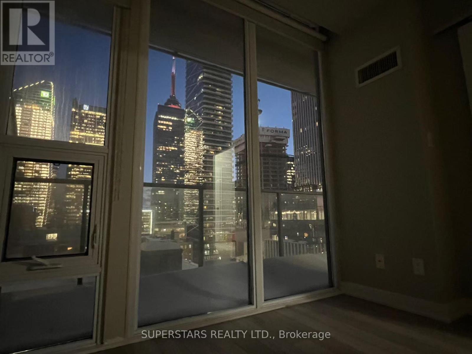 1101 - 126 Simcoe Street, Toronto, Ontario  M5H 4E6 - Photo 5 - C12830572