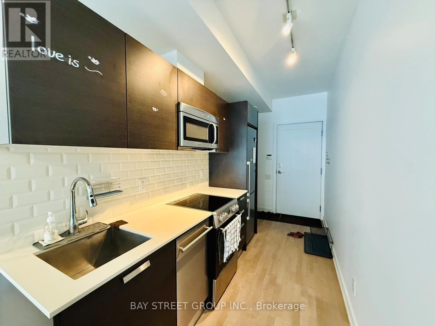 702 - 57 St. Joseph Street, Toronto, Ontario  M5S 0C5 - Photo 5 - C12830578