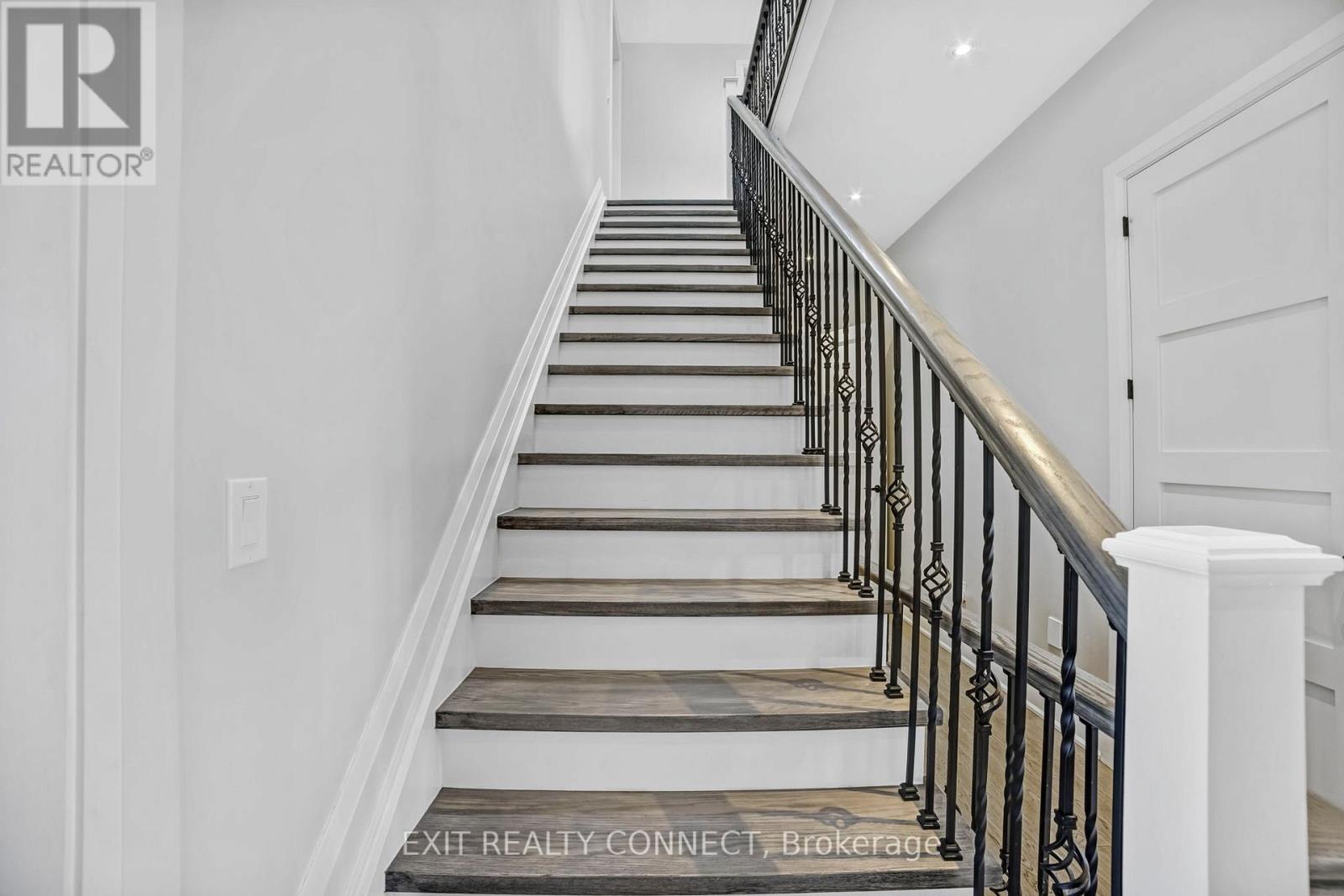 458 Third Line, Oakville, Ontario  L6L 4A5 - Photo 18 - W12830592