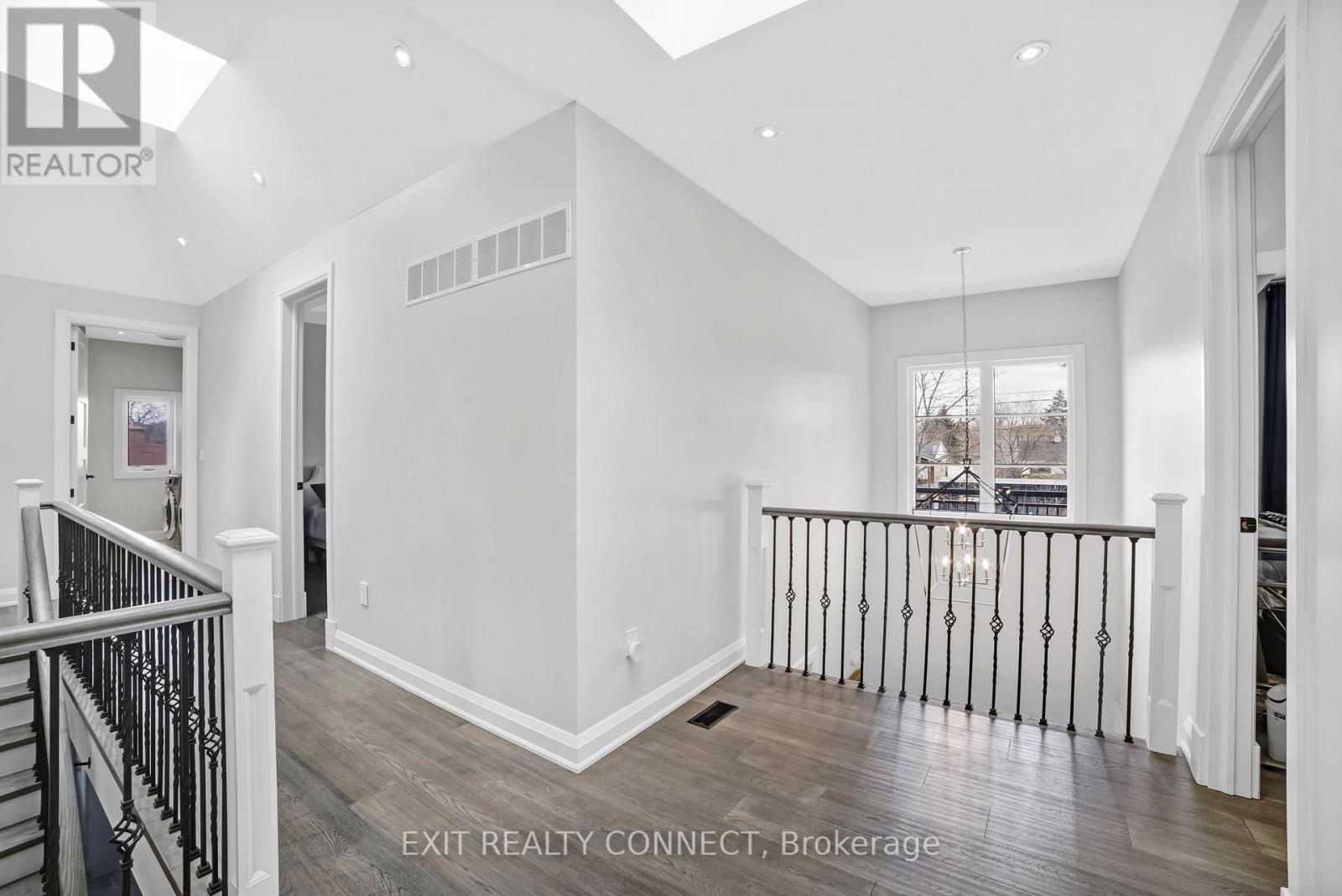 458 Third Line, Oakville, Ontario  L6L 4A5 - Photo 19 - W12830592