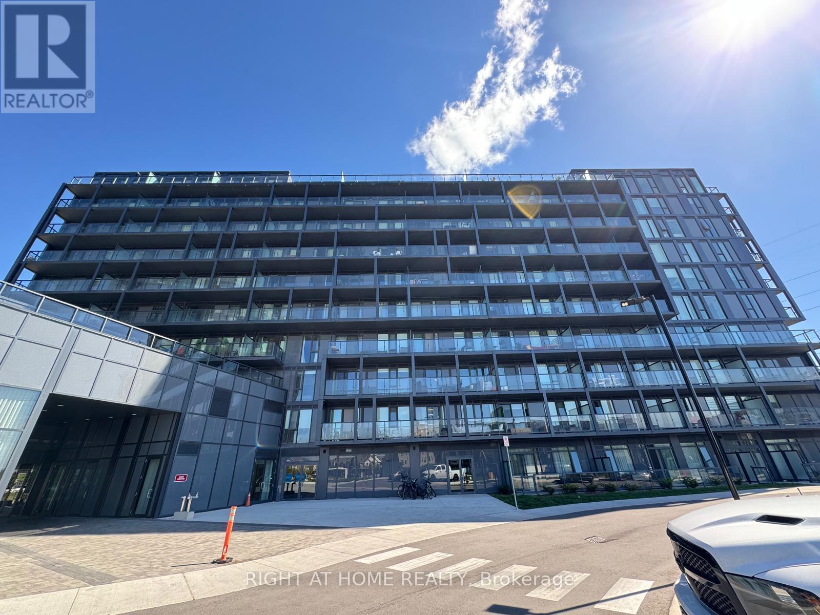 B-1010 - 3200 DAKOTA COMMON, Burlington, Ontario