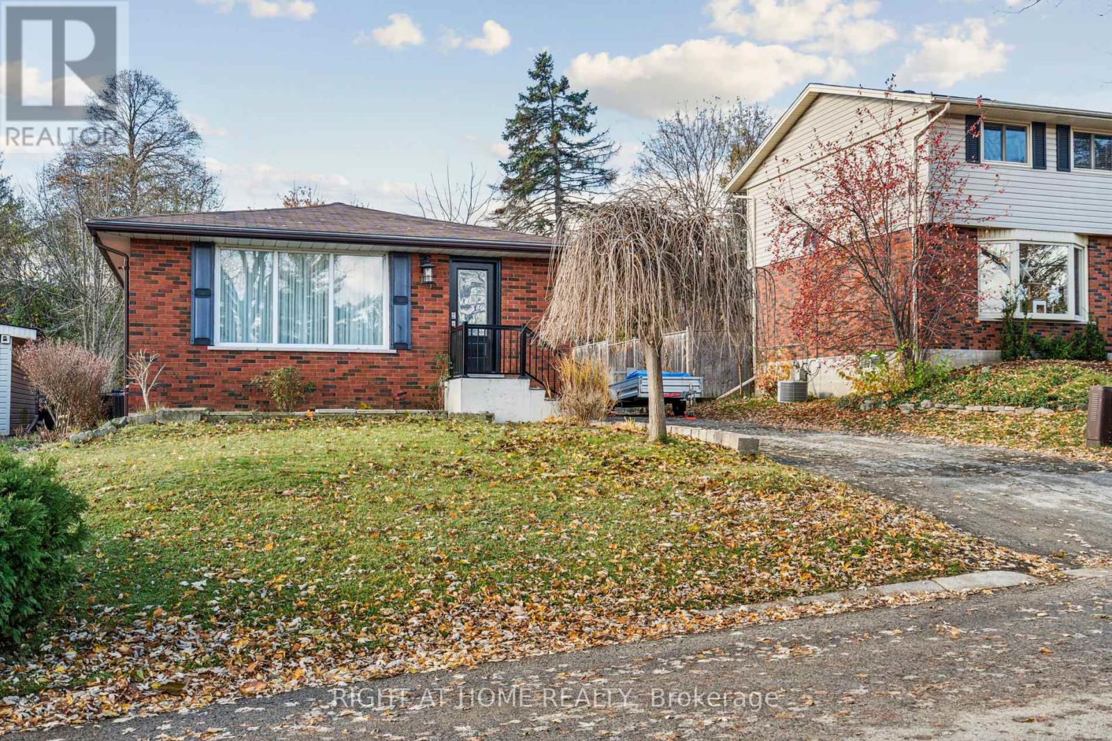 16 GREEN MEADOW WAY, Hamilton, Ontario