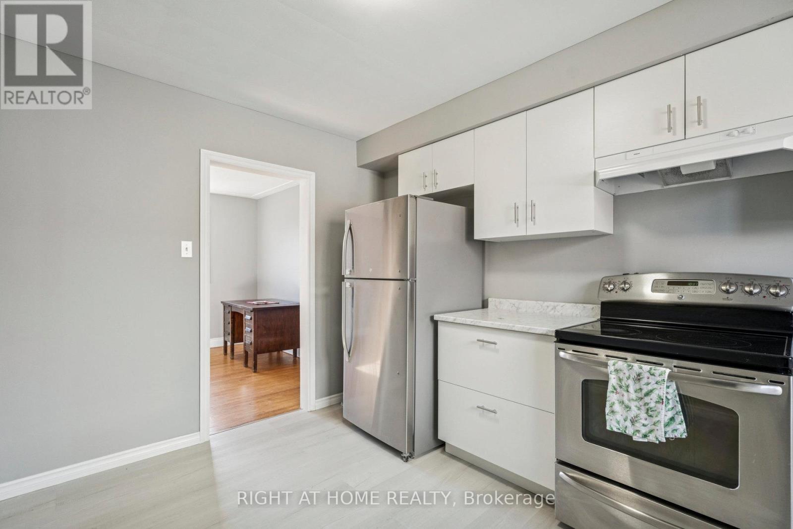 16 Green Meadow Way, Hamilton, Ontario  L9H 3Z3 - Photo 10 - X12830582