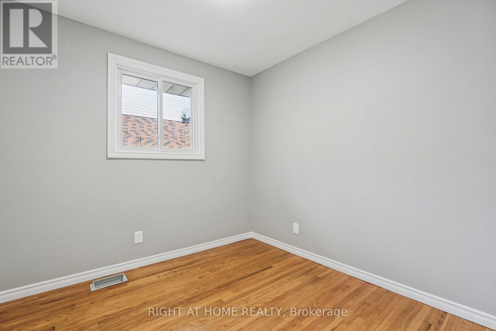 16 Green Meadow Way, Hamilton, Ontario  L9H 3Z3 - Photo 13 - X12830582