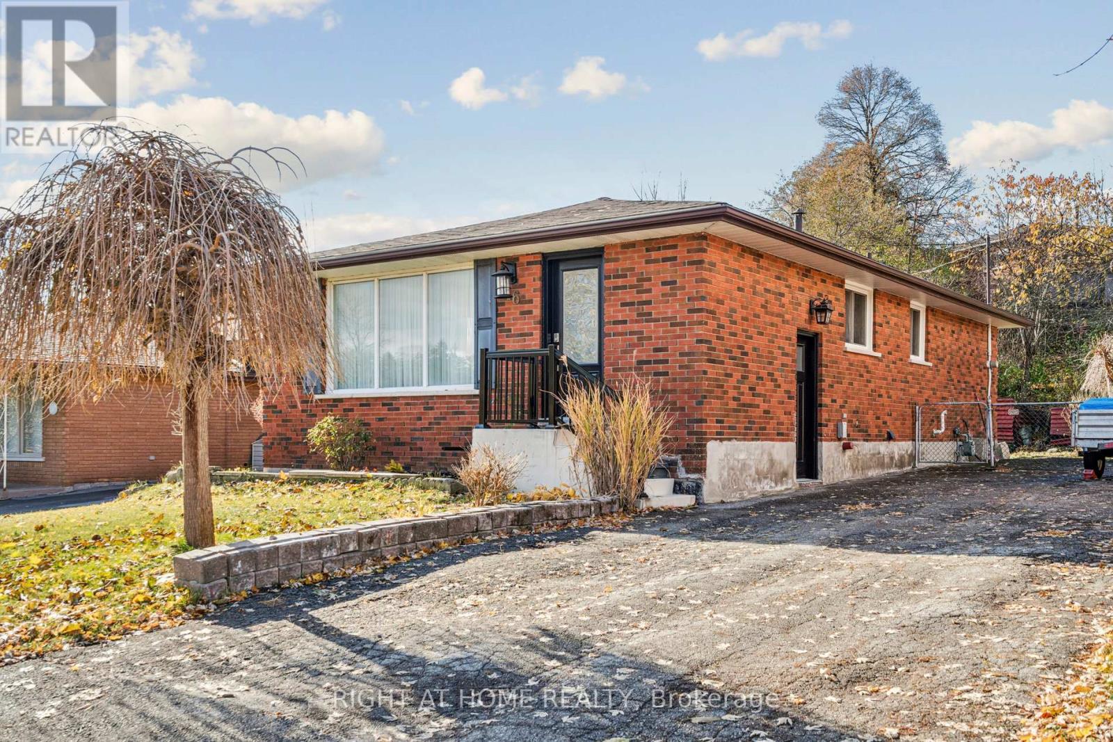 16 Green Meadow Way, Hamilton, Ontario  L9H 3Z3 - Photo 3 - X12830582