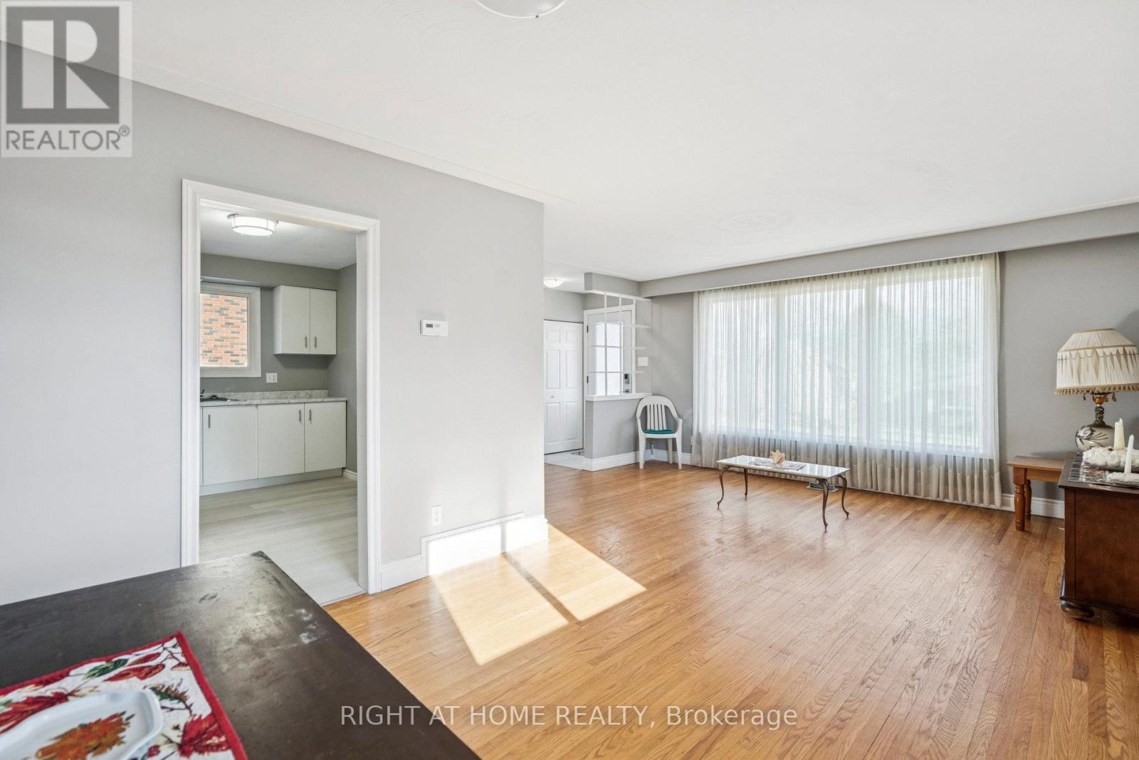 16 Green Meadow Way, Hamilton, Ontario  L9H 3Z3 - Photo 7 - X12830582