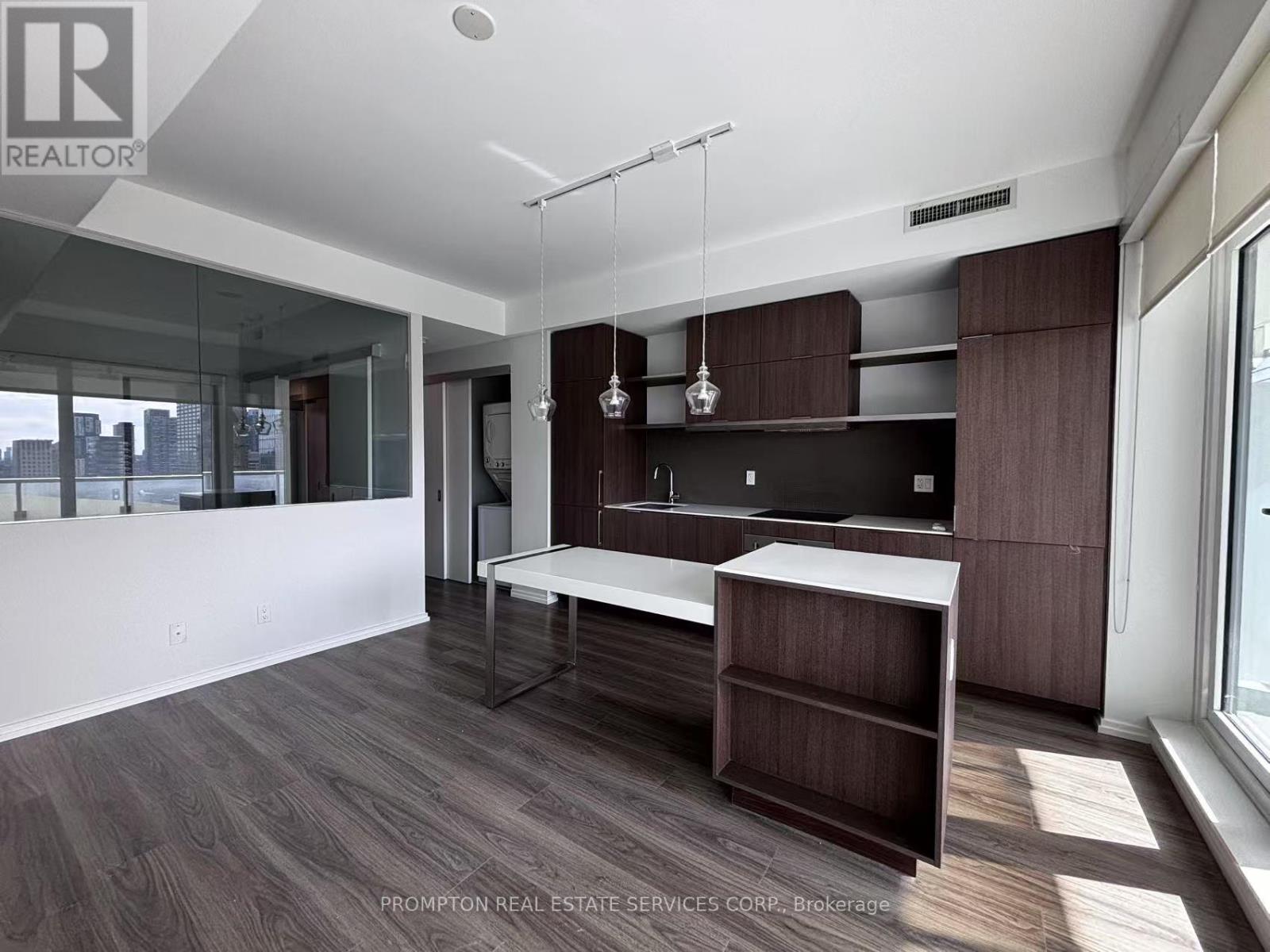 1711 - 197 Yonge Street, Toronto, Ontario  M5B 1M4 - Photo 2 - C12830614