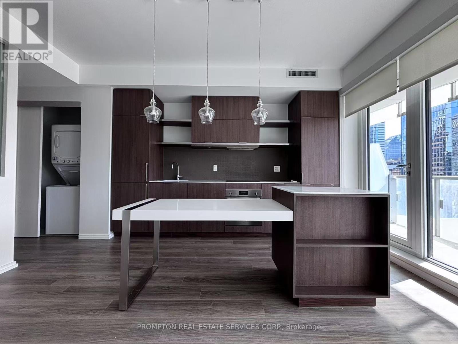 1711 - 197 Yonge Street, Toronto, Ontario  M5B 1M4 - Photo 3 - C12830614