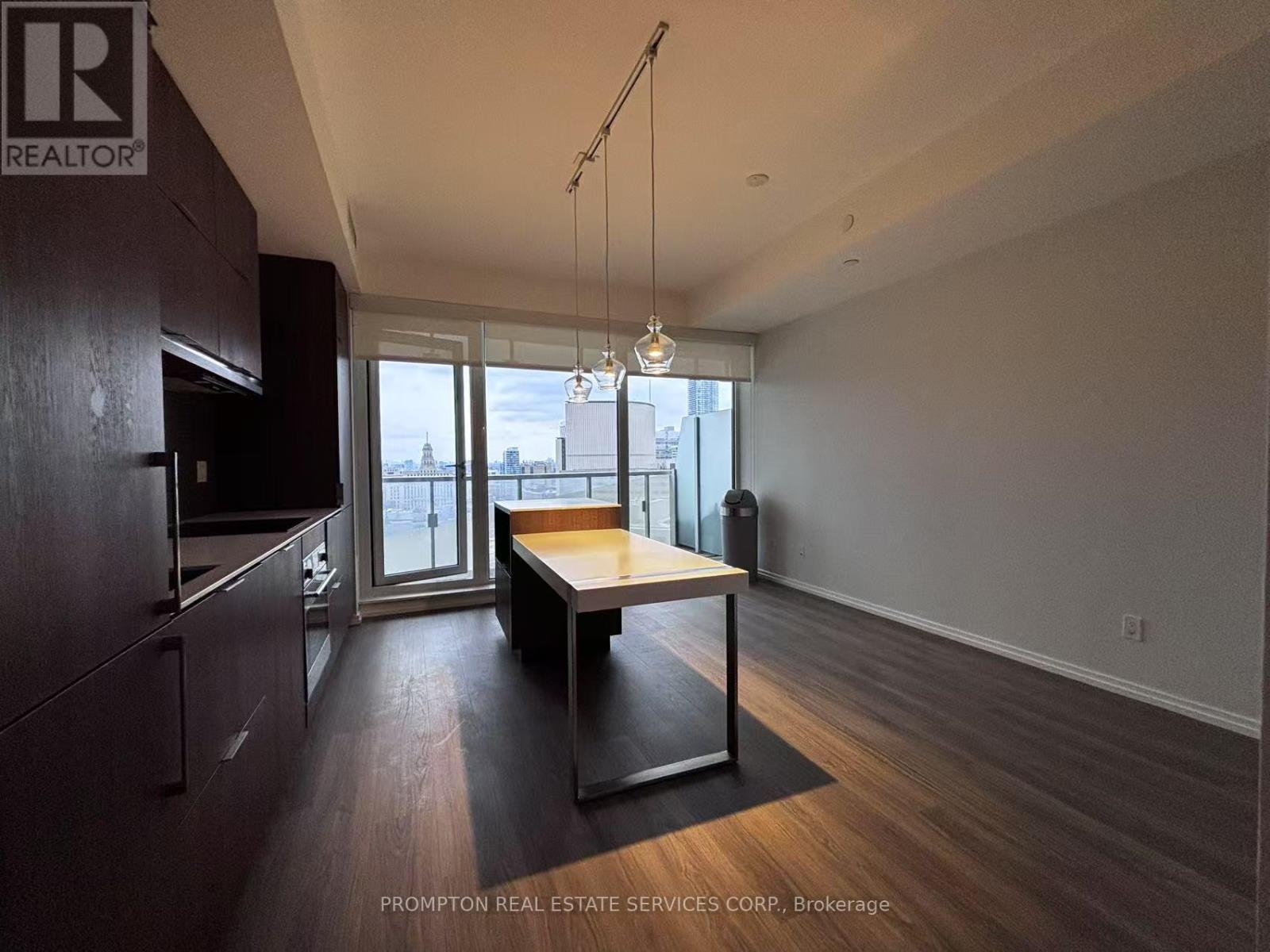 1711 - 197 Yonge Street, Toronto, Ontario  M5B 1M4 - Photo 4 - C12830614