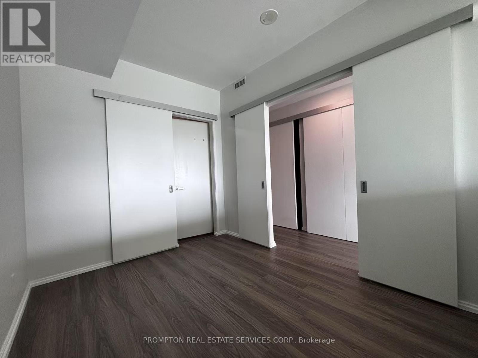 1711 - 197 Yonge Street, Toronto, Ontario  M5B 1M4 - Photo 5 - C12830614