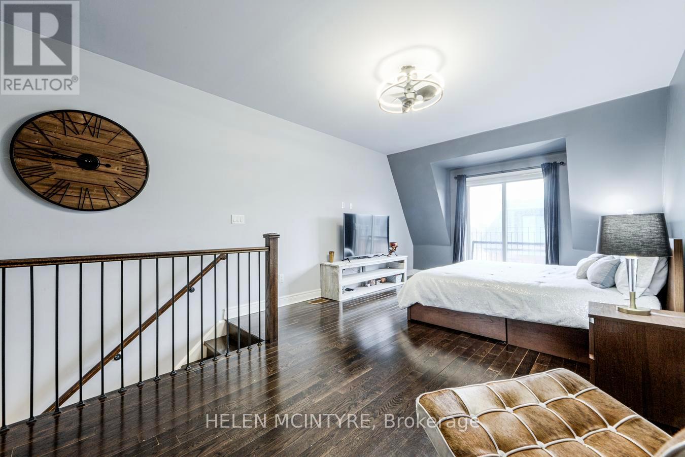 52 Cormier Heights, Toronto, Ontario  M8Z 0B5 - Photo 11 - W12808382