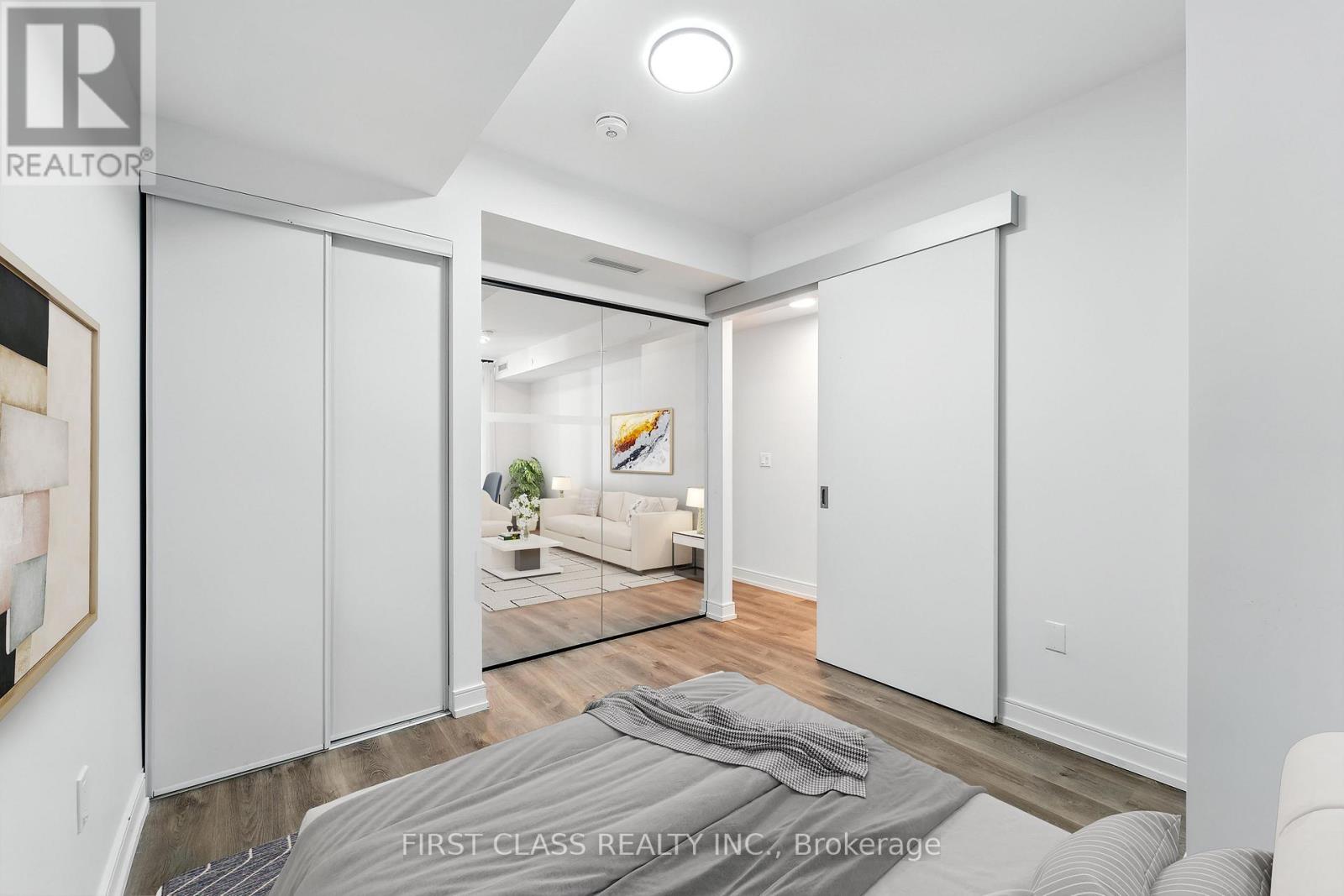 1115 - 1 Jarvis Street, Hamilton, Ontario  L8R 3J2 - Photo 3 - X12830604