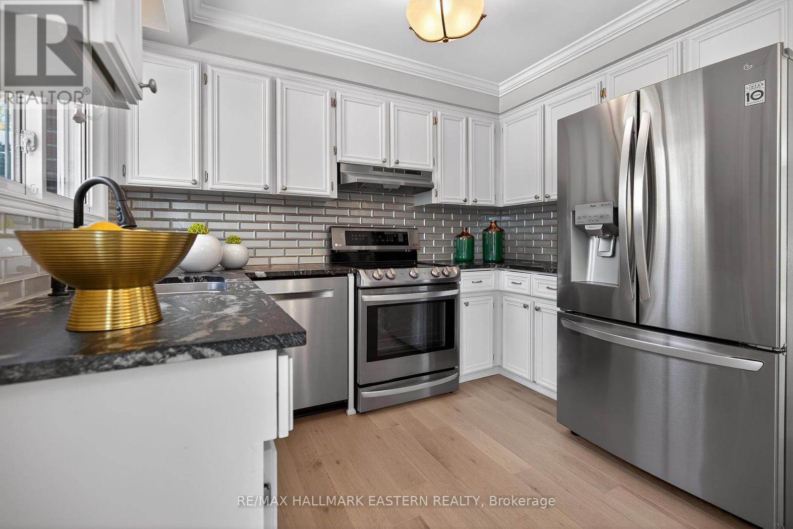 946 Beaufort Court, Oshawa (Eastdale), Ontario  L1G 7J8 - Photo 14 - E12830642