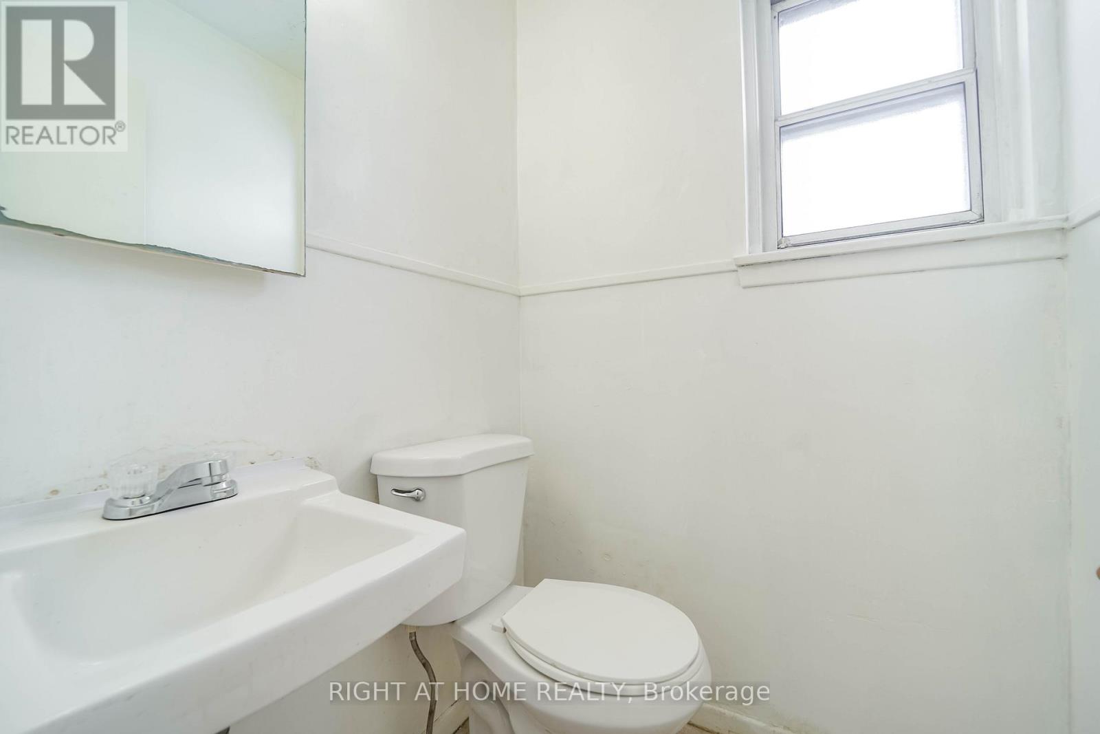 4 Pender Crescent, Toronto, Ontario  M1T 2M7 - Photo 11 - E12825406