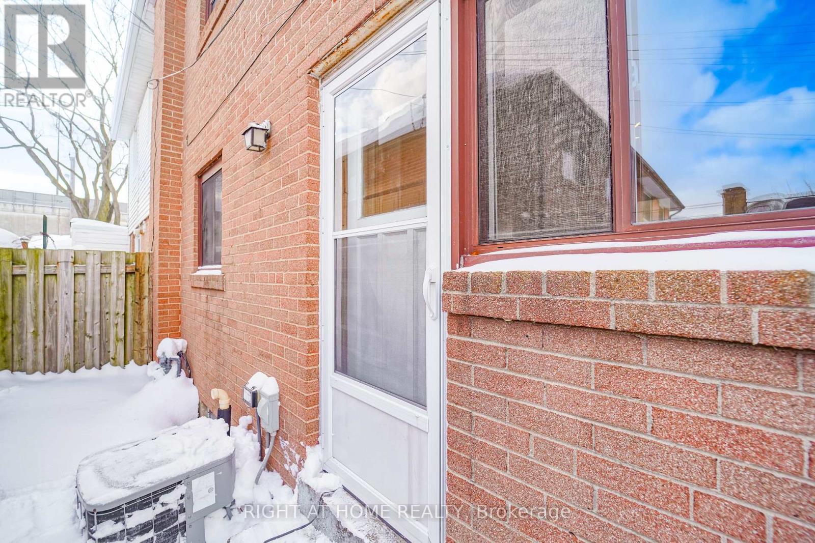 4 Pender Crescent, Toronto, Ontario  M1T 2M7 - Photo 35 - E12825406