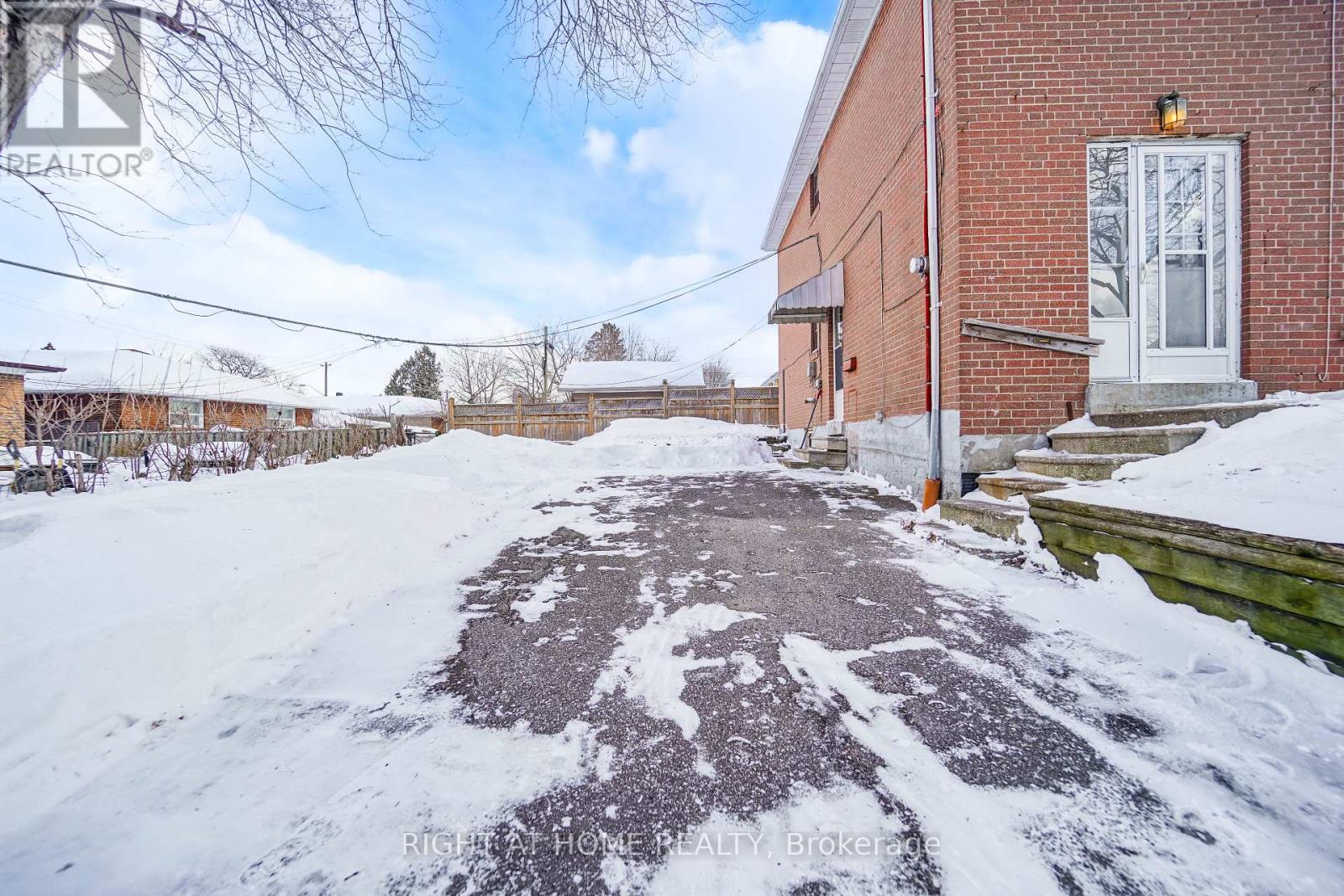 4 Pender Crescent, Toronto, Ontario  M1T 2M7 - Photo 38 - E12825406