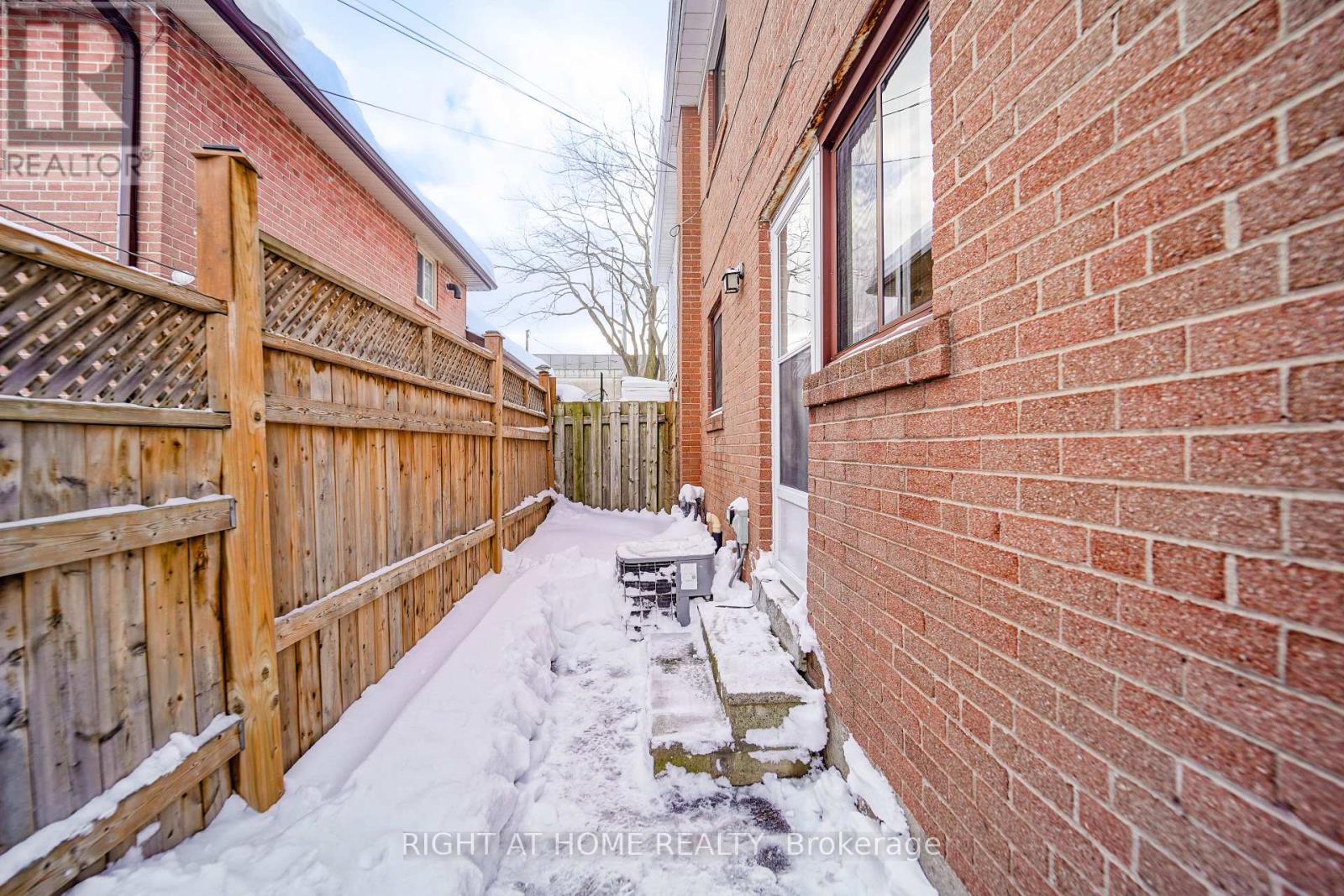 4 Pender Crescent, Toronto, Ontario  M1T 2M7 - Photo 33 - E12825406