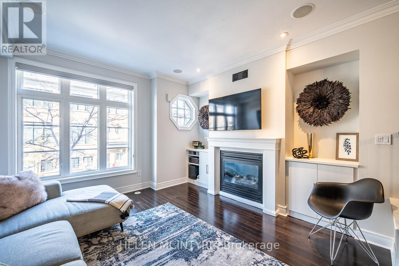 52 Cormier Heights, Toronto, Ontario  M8Z 0B5 - Photo 2 - W12808382