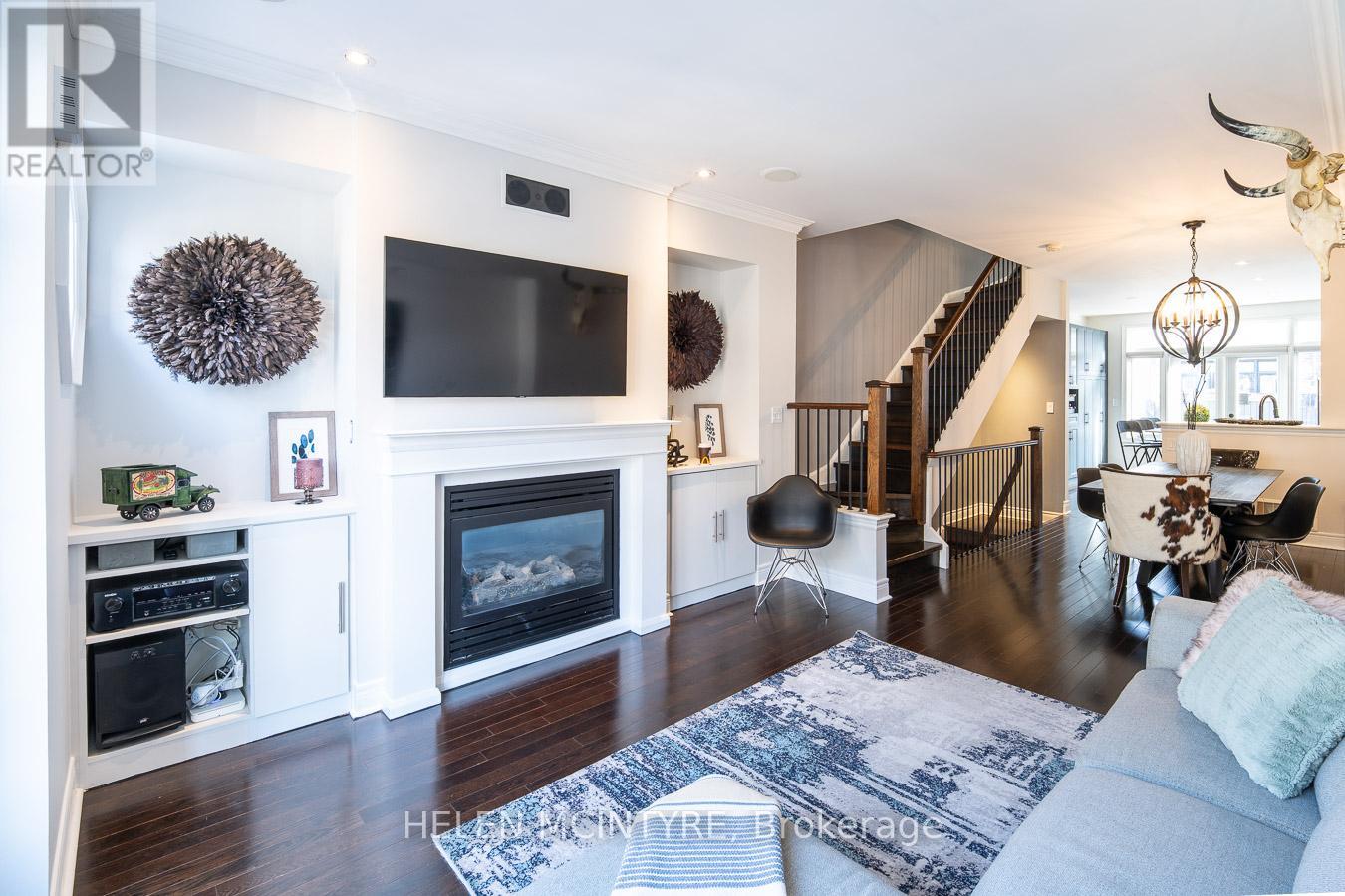 52 Cormier Heights, Toronto, Ontario  M8Z 0B5 - Photo 3 - W12808382