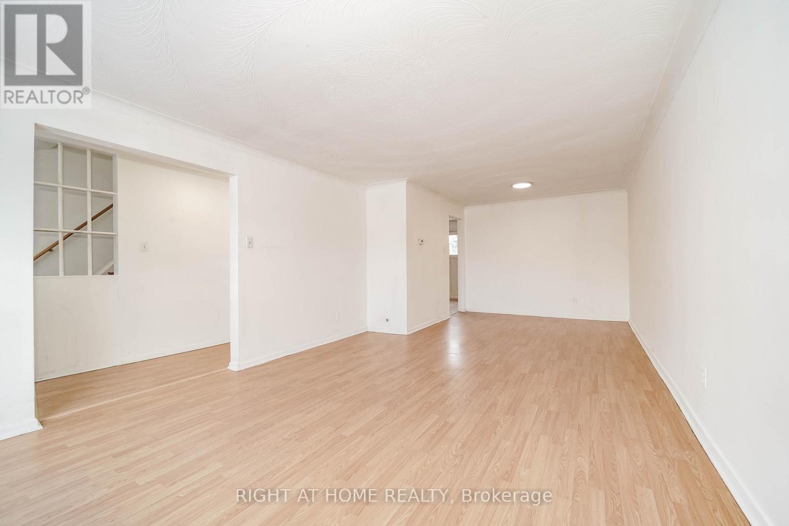 4 Pender Crescent, Toronto, Ontario  M1T 2M7 - Photo 4 - E12825406