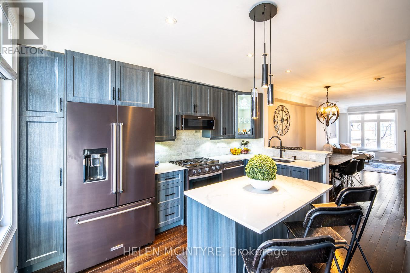 52 Cormier Heights, Toronto, Ontario  M8Z 0B5 - Photo 7 - W12808382