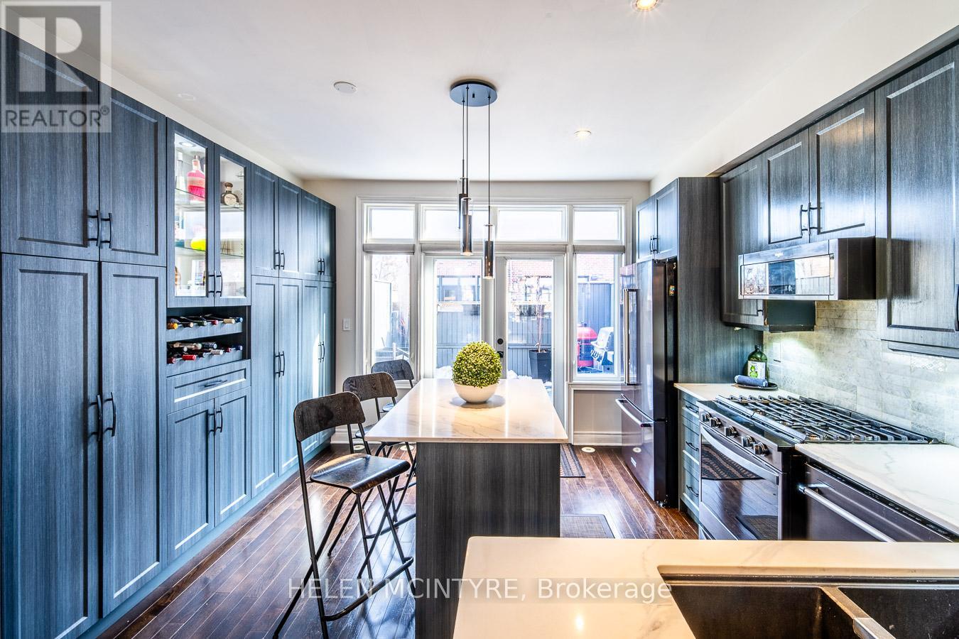 52 Cormier Heights, Toronto, Ontario  M8Z 0B5 - Photo 8 - W12808382