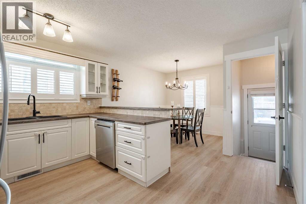 531 Deerpath Court Se, Calgary, Alberta  T2J 6C8 - Photo 9 - A2288604