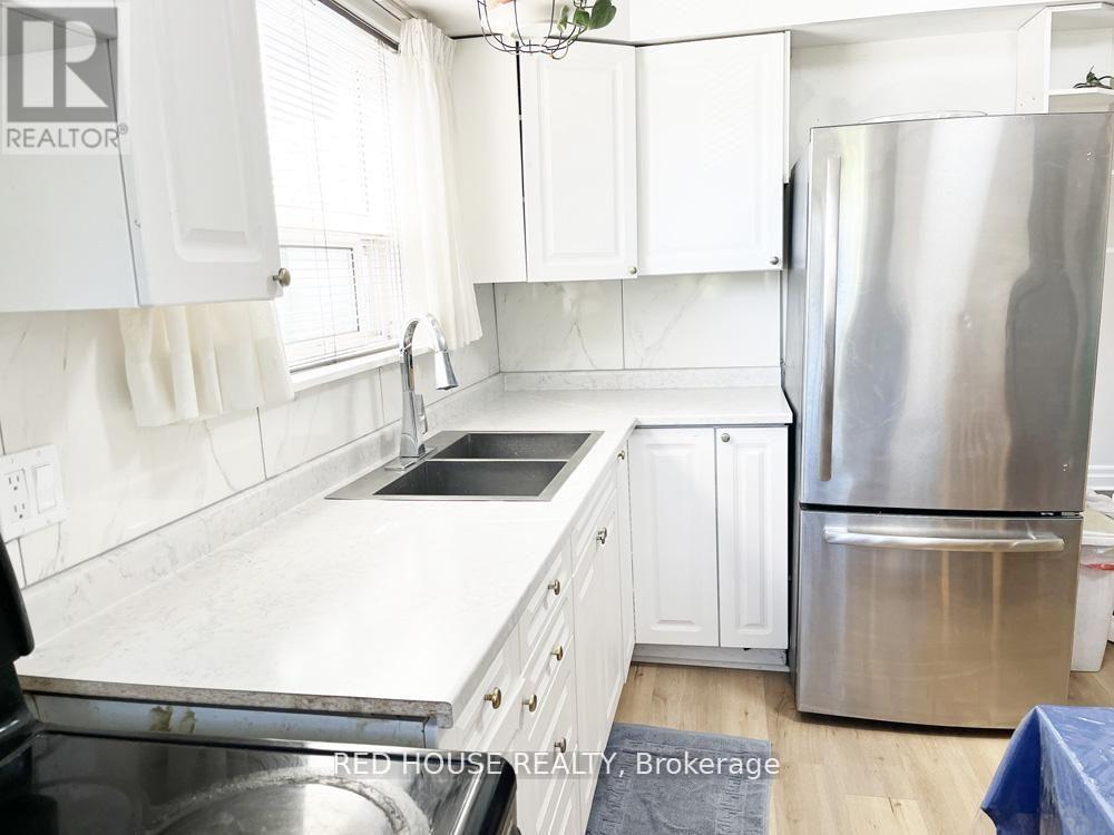 40 North Woodrow Boulevard, Toronto, Ontario  M1K 1W3 - Photo 4 - E12830650