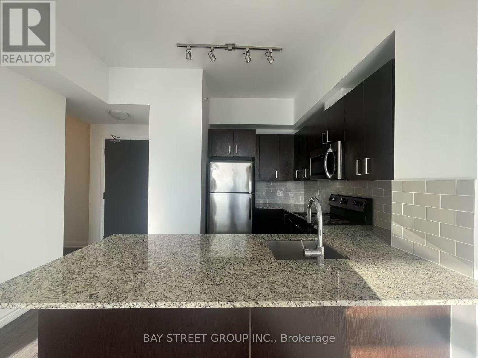 502 - 11611 Yonge Street, Richmond Hill, Ontario  L4E 1G2 - Photo 3 - N12830688